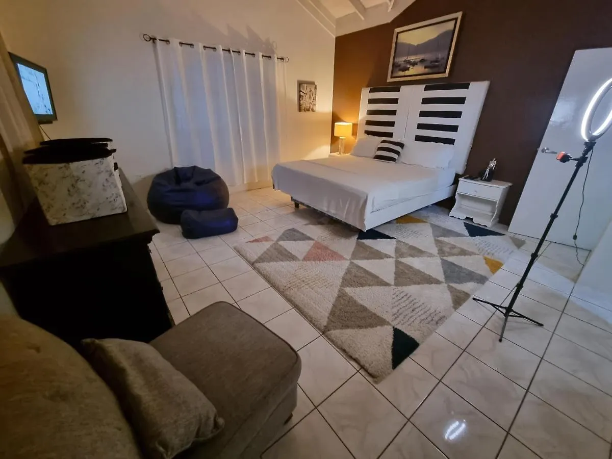 Bed & Breakfast Csompo Empire Apartments & Rooms St Mary