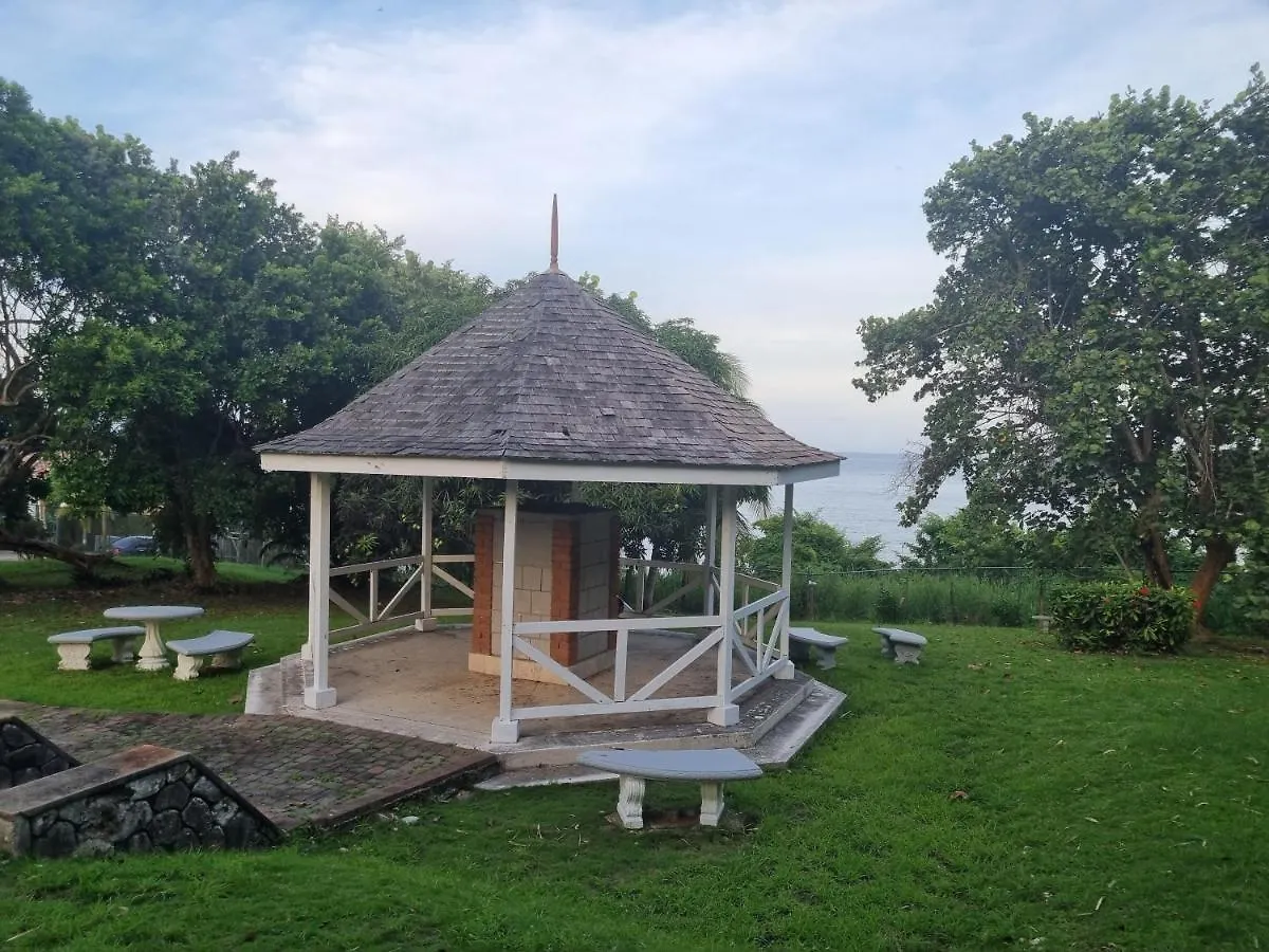 Csompo Empire Apartments & Rooms St Mary Bed & Breakfast
